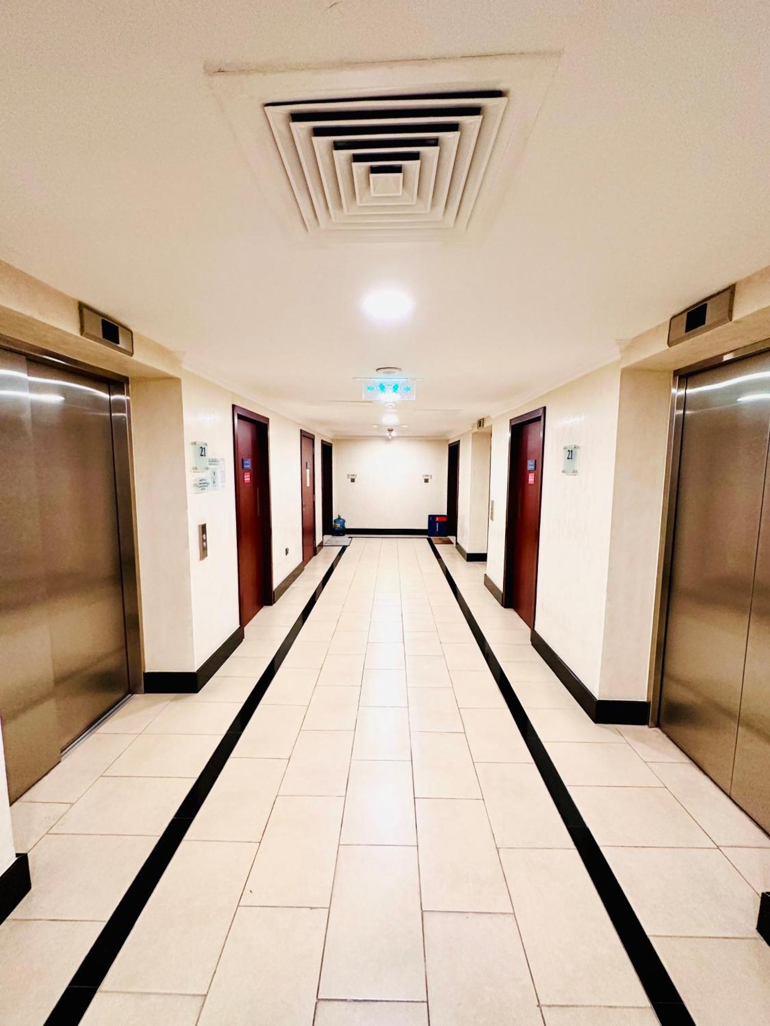 The Aero Hostel Dubai Eksteriør bilde